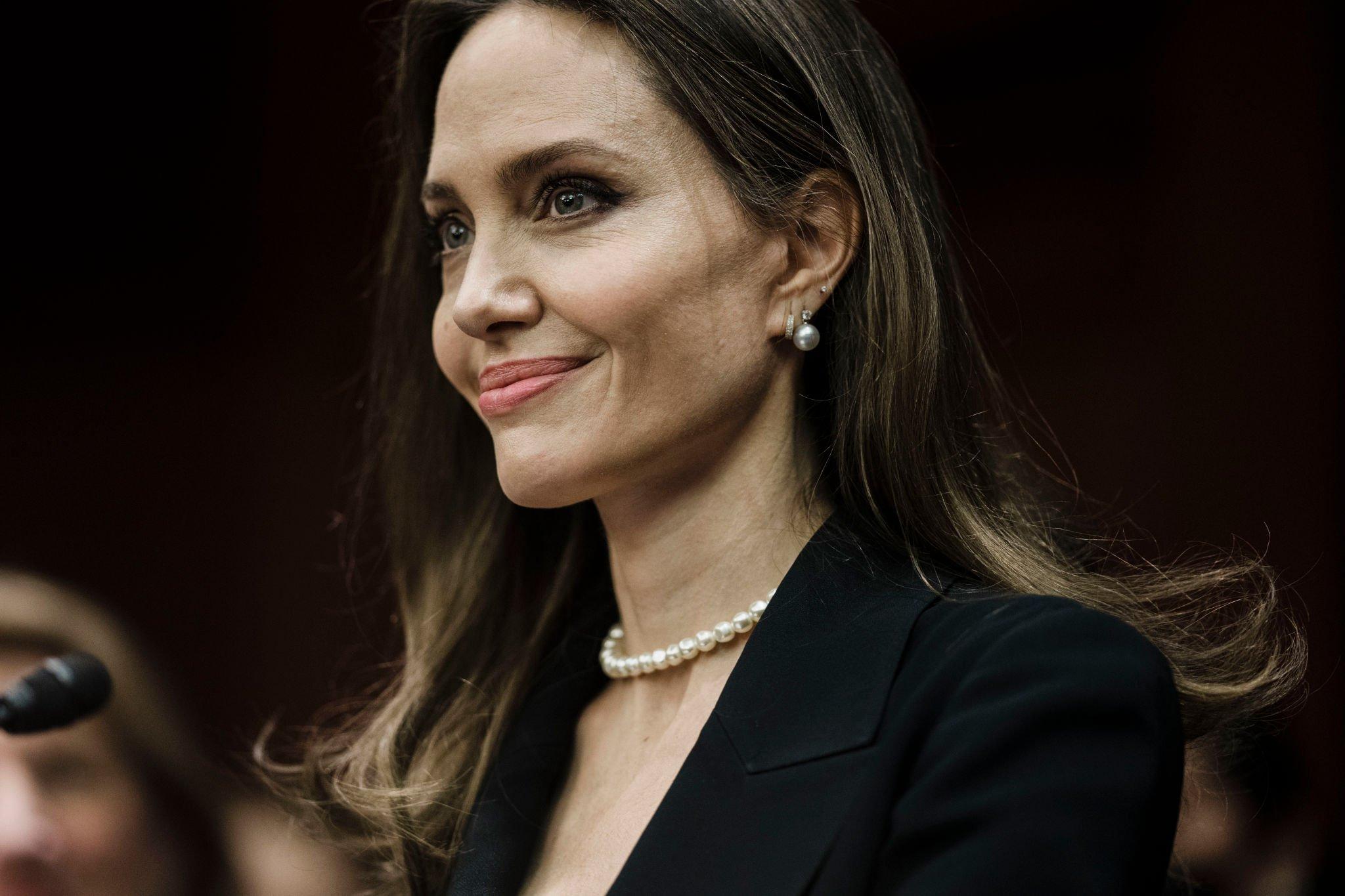 AngelinaJolie-19102023-Cover.jpeg