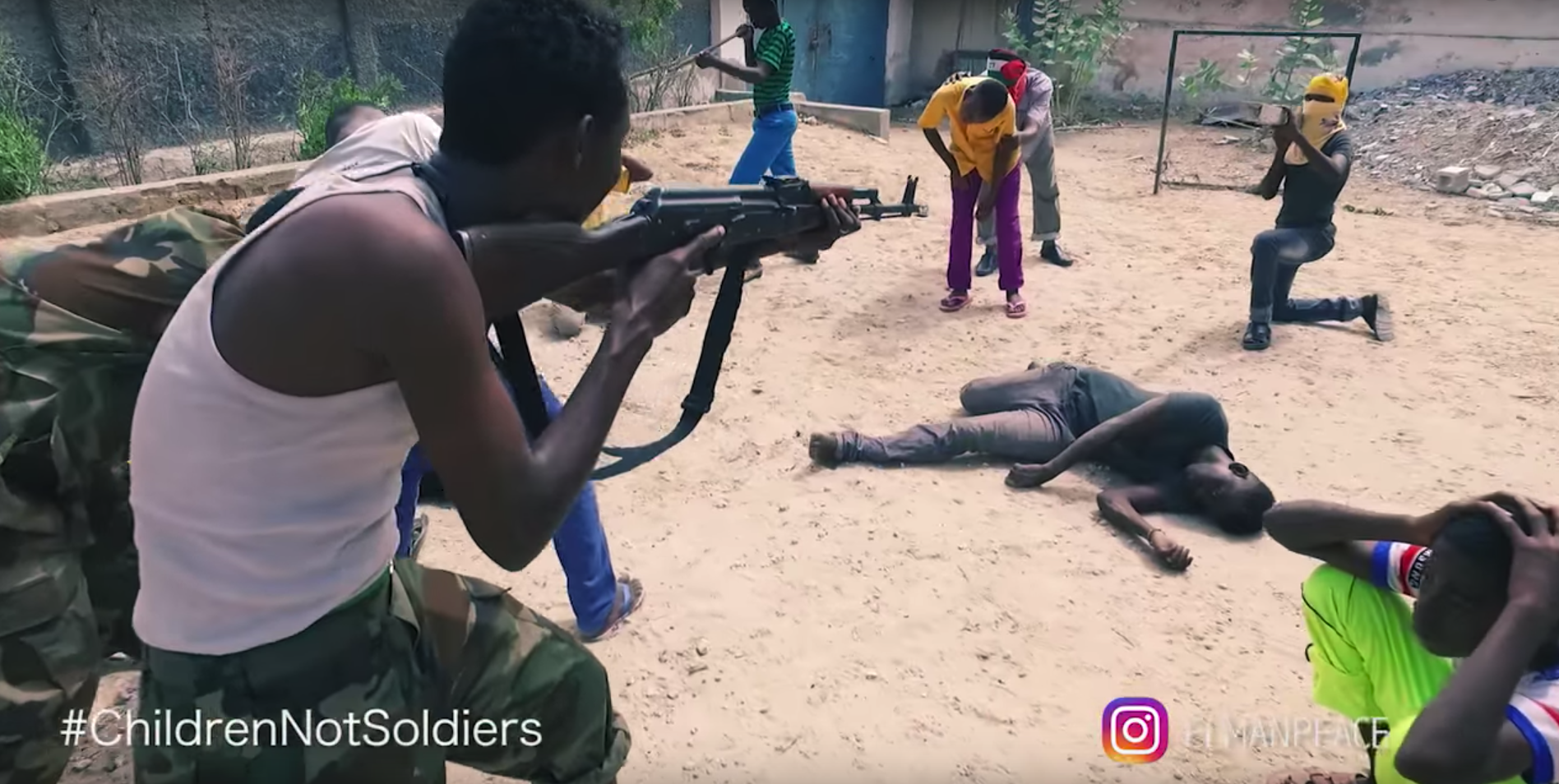 Un Mannequin Challenge de niños soldado