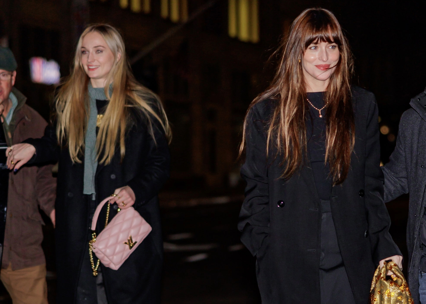 portada-de-dakota-Johnson-Sophie-Turner-14112023-2.jpeg