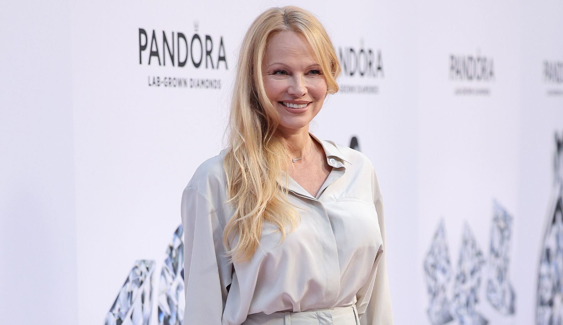 pamela-anderson-Pandora_22112023.jpeg