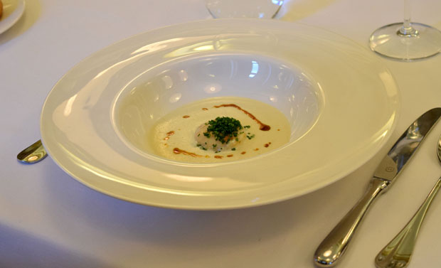 Vichyssoise de coco con vieira