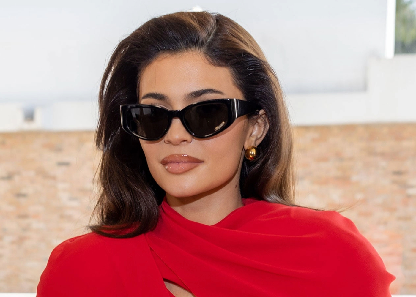 cover-Kylie-Jenner-jacquemus-getty-images-3012024-1.jpeg