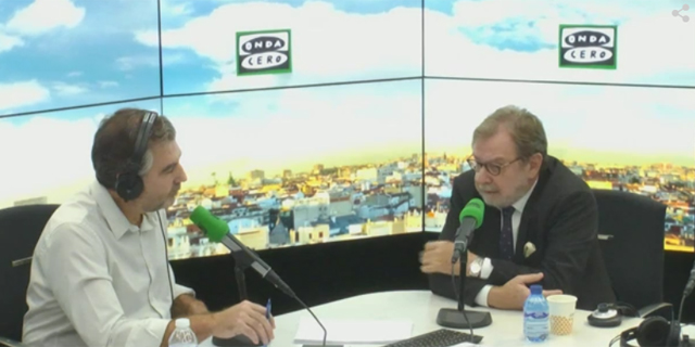 Carlos Alsina ha entrevistado a Juan Luis Cebrián en Onda Cero
