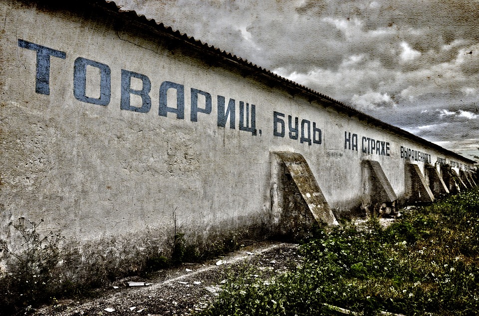 Inscripción soviética en un muro. 