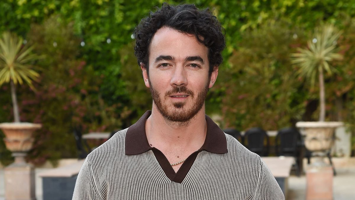 Kevin-Jonas_-Cancer_-xmagcover_120624.jpeg