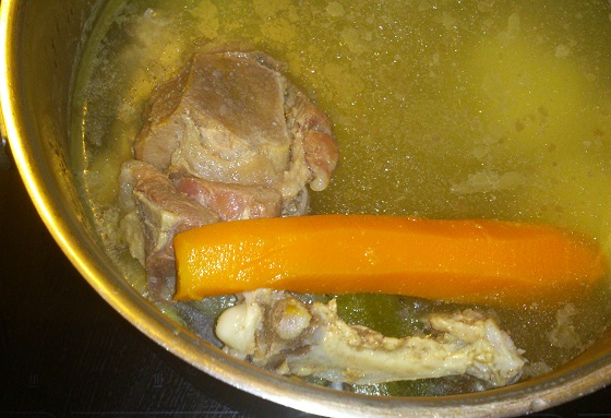 Caldo de jamón y hueso de caña y marmitaco de atún