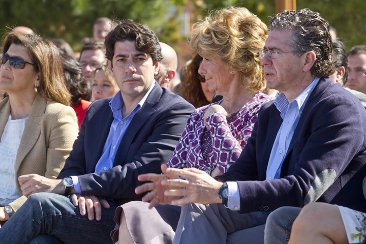 El alcalde de Alcorcón, David Pérez, junto a Esperanza Aguirre y Francisco Granados en la campaña municipal de 2011. 