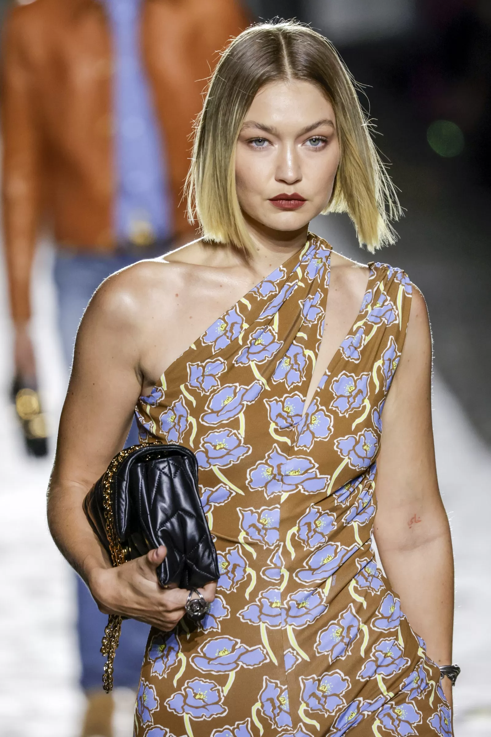 GigiHadid_Versace_230924_2.webp