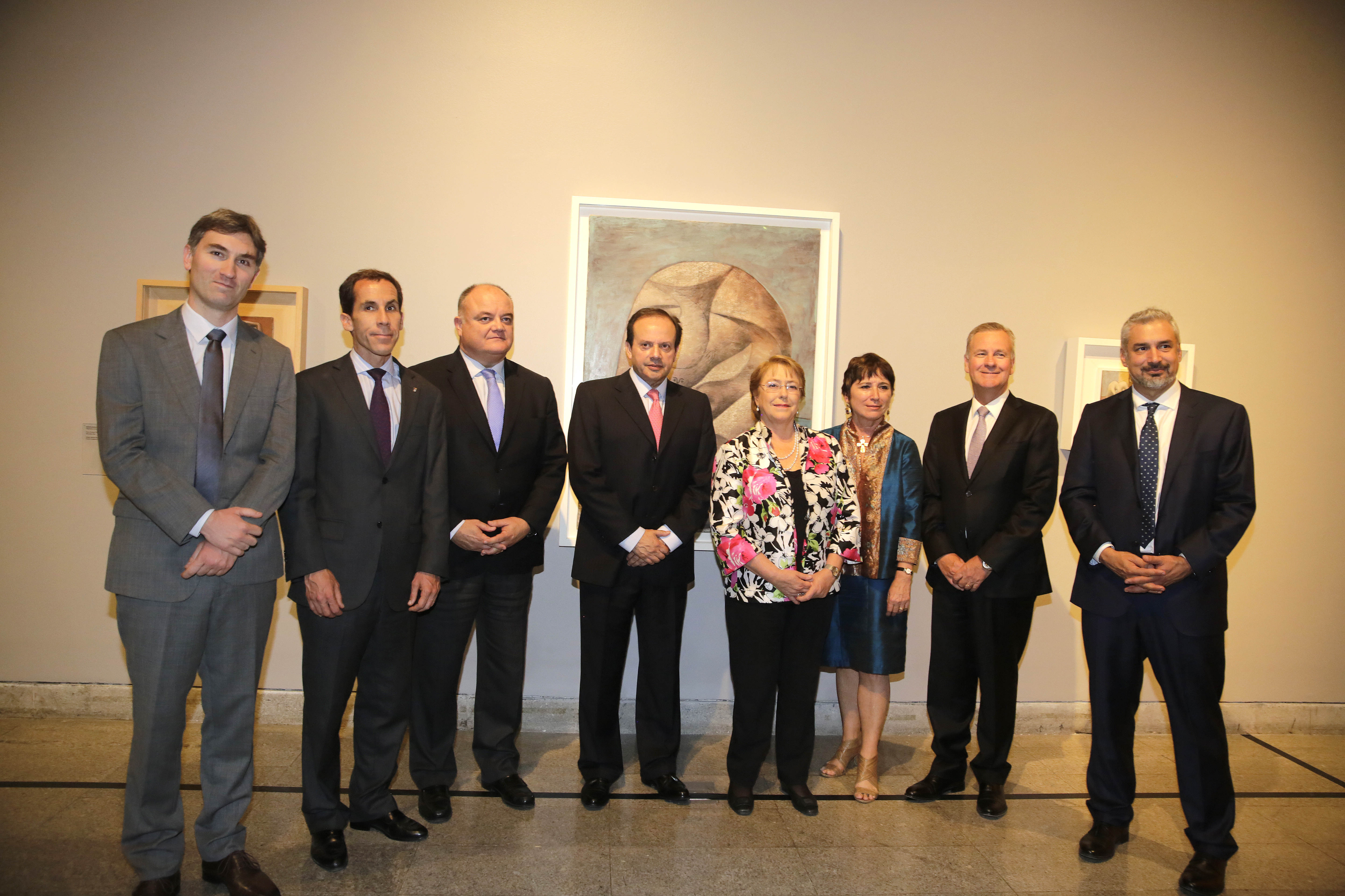 La presidenta de Chile, Michelle Bachelet, en la inauguración de la exposición Picasso: Mano erudita, ojo salvaje. 