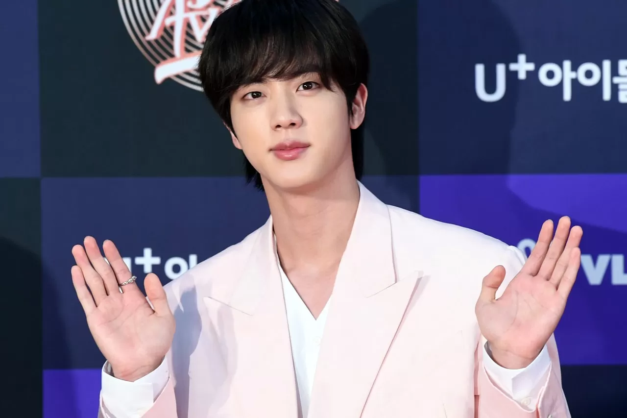 Jin_BTS_xmag171024_1.webp
