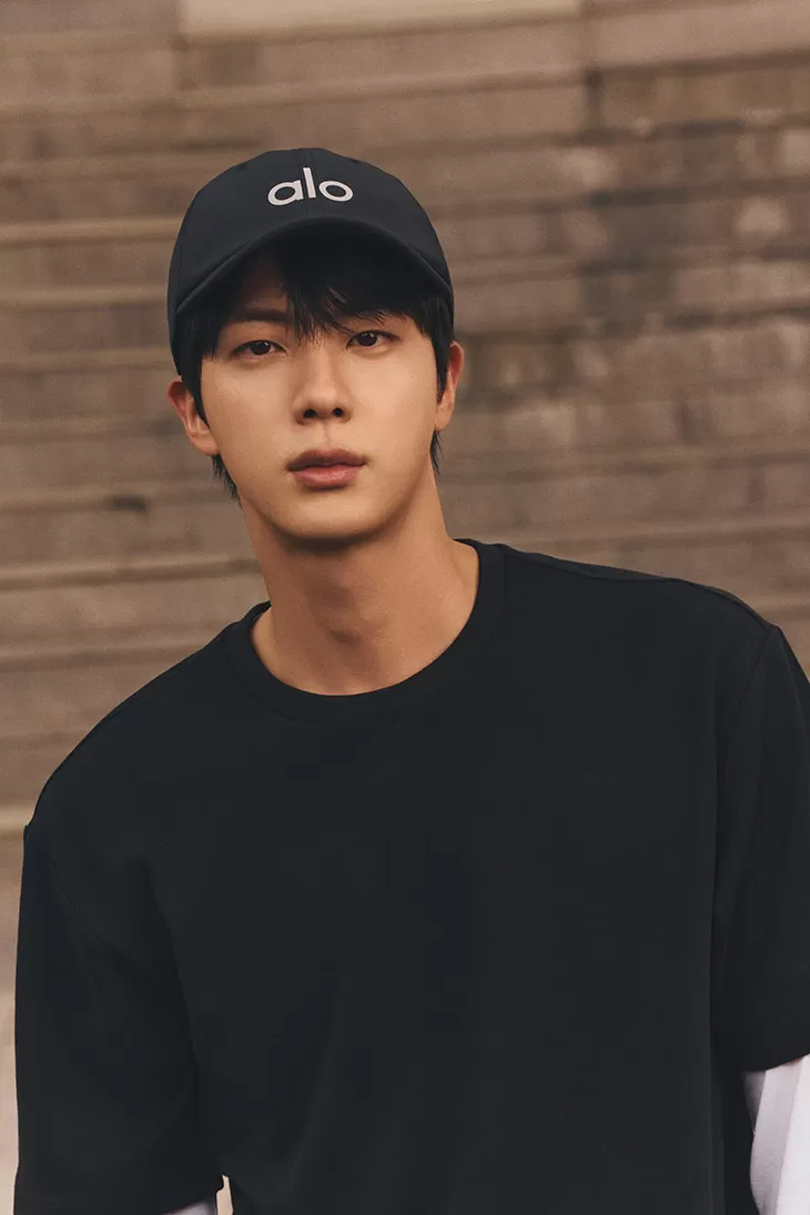 BTS-Jin-Alo-Yoga-_181024_1.webp