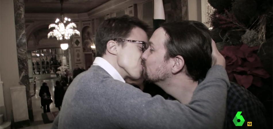 Beso entre Errejón e Iglesias en 'El Intermedio'