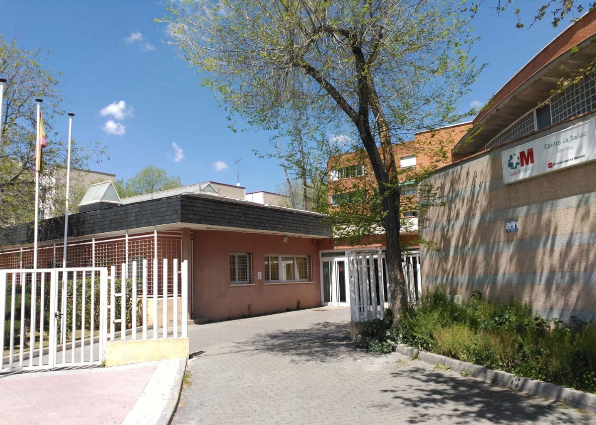 Puertas del centro de salud San Blas en Parla (Madrid)