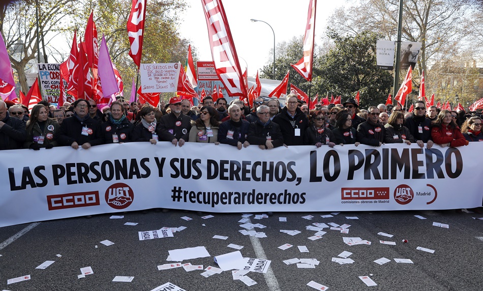 Cabecera de la manifestación que este domingo se ha celebrado en Madrid. (Foto: EFE)