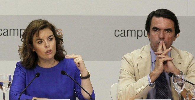 Soraya Sáenz de Santamaría con José María Aznar en una imagen de archivo del campus FAES.