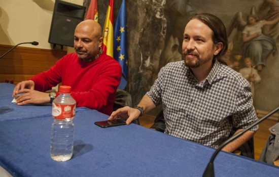 El secretario general de Podemos, Pablo Iglesias, y su homólogo en Podemos Castilla-La Mancha, José García Molina, el pasado 22 de noviembre. 