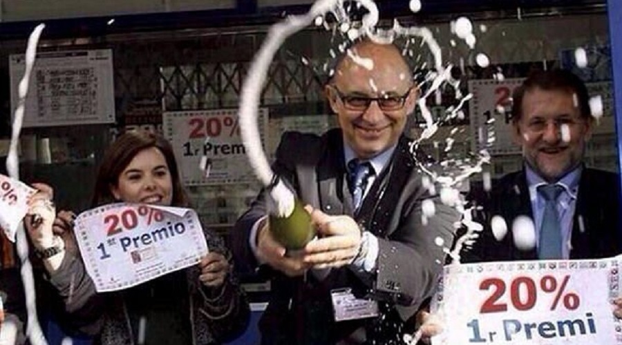 Montoro, Soraya Sáenz de Santamaría y Rajoy celebrando el Gordo