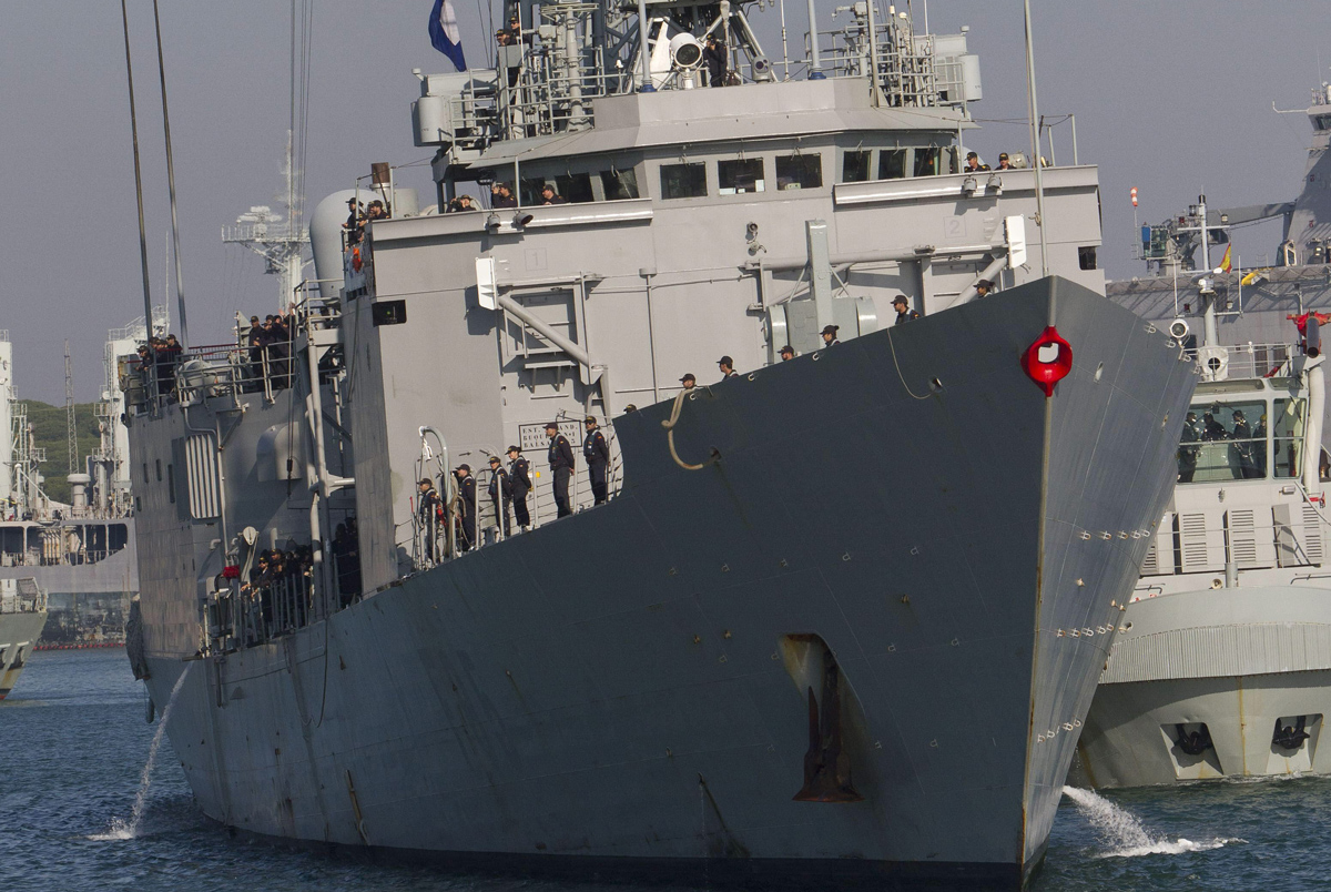 La fragata Navarra en la Base Naval de Rota 