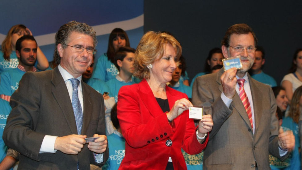 Francisco Granados, Esperanza Aguirre y Mariano Rajoy en un acto de entrega de carnets a militantes. 