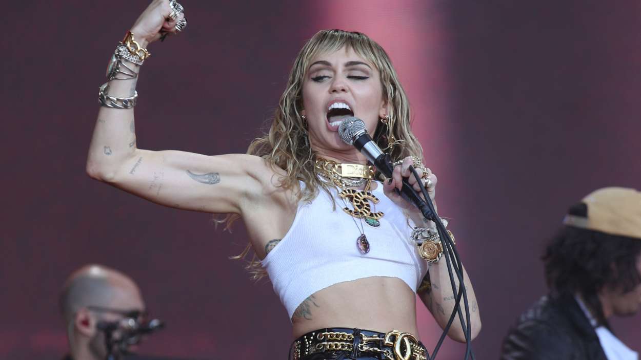 Miley Cyrus no va al SEPE la actriz de Hannah Montana revela el truco viral para conseguir trabajo
