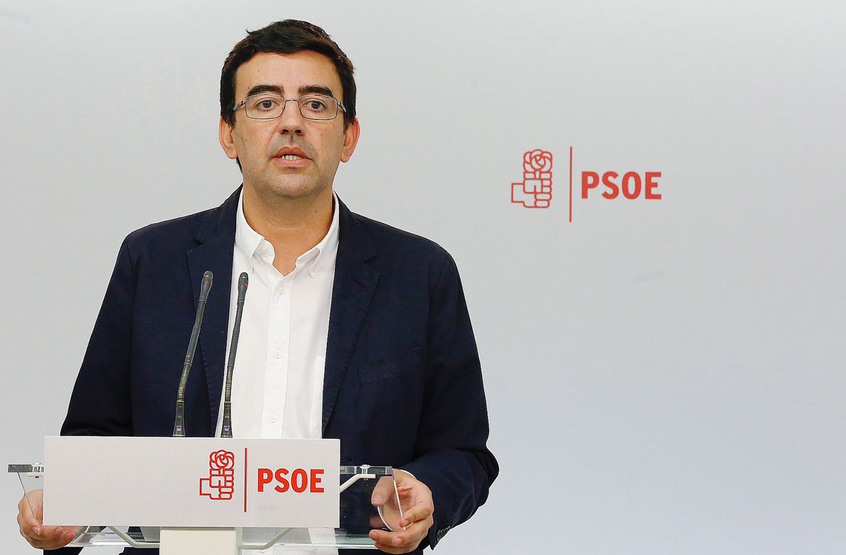 El portavoz de la Gestora del PSOE, Mario Jiménez, durante una rueda de prensa.