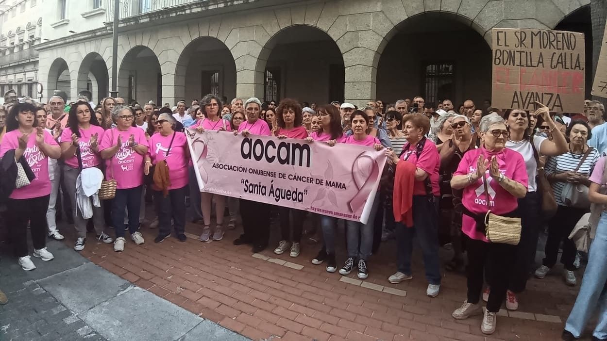 Manifestación contra la Junta de Moreno Bonilla por los fallos en los cribados de cáncer de mama. EP.