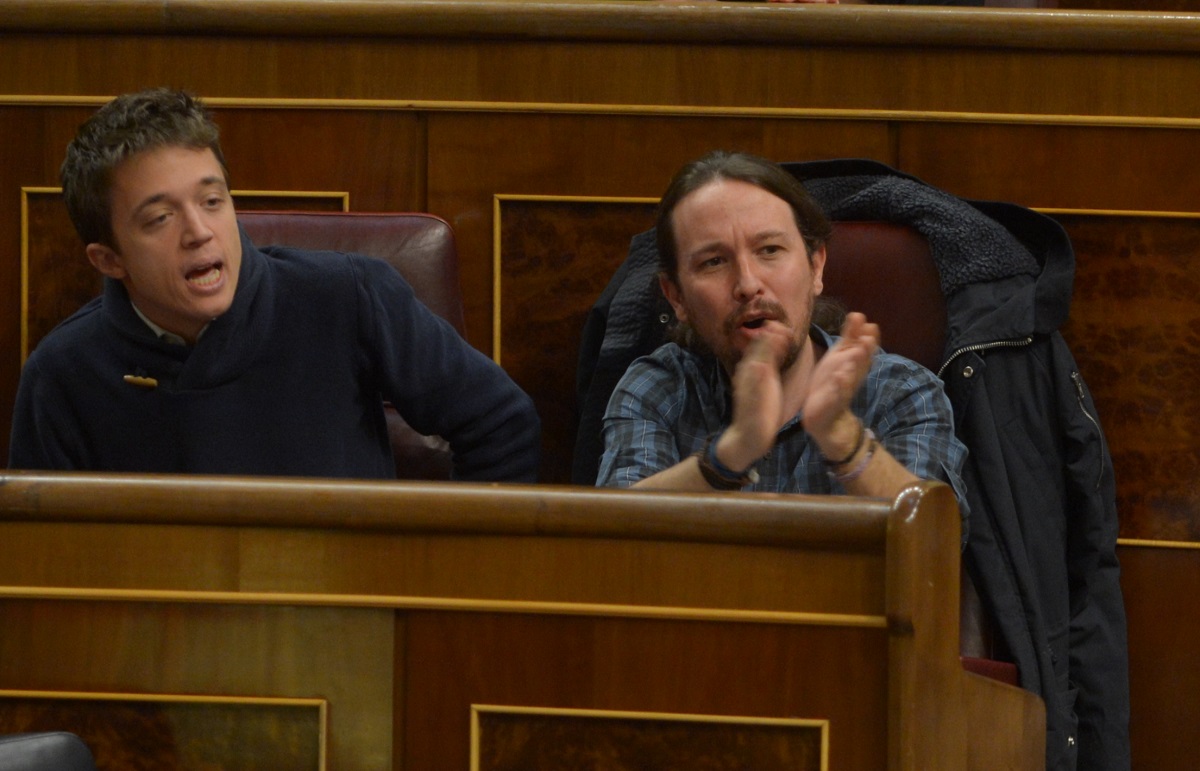 Pablo Iglesias e íñigo Errejón durante la sesión de control al Gobierno del 21 de diciembre 