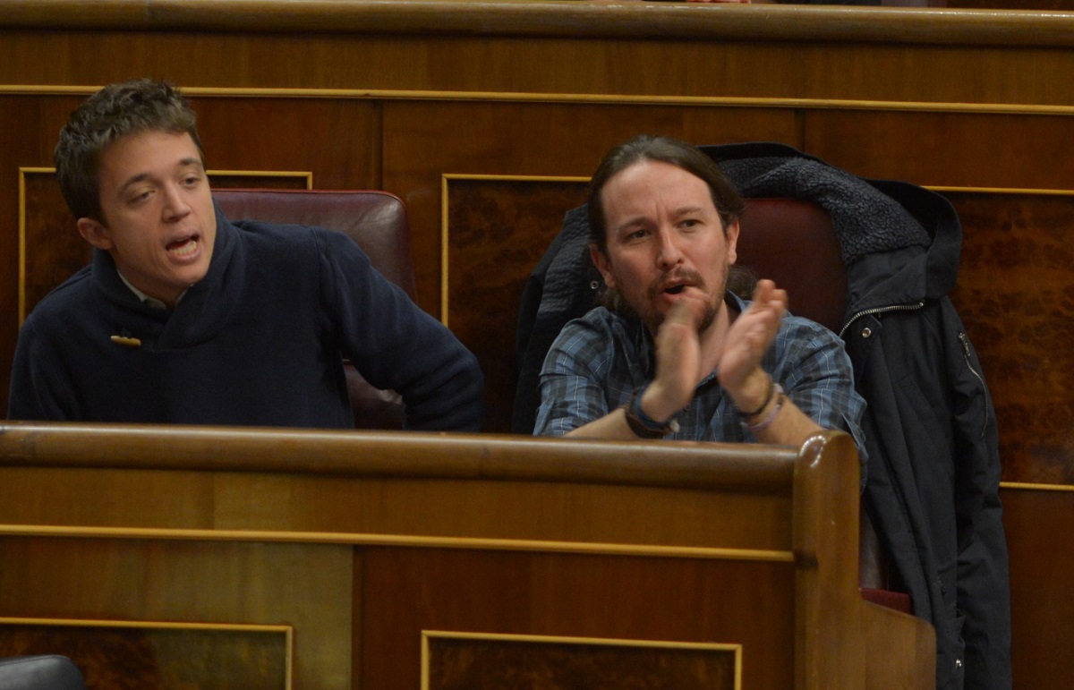 Pablo Iglesias e íñigo Errejón durante la sesión de control al Gobierno del 21 de diciembre 