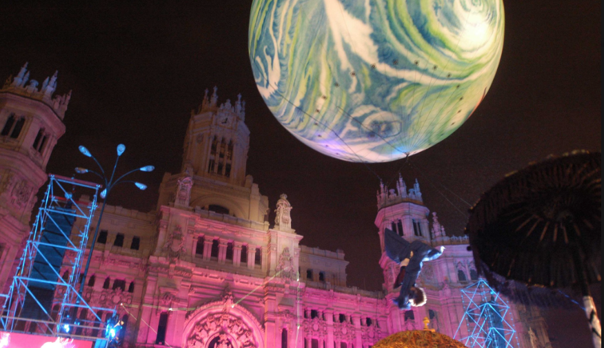 Imagen de la cabalgata celebrada en 2008, donde en el Palacio de Cibeles no ondea la bandera de España. 