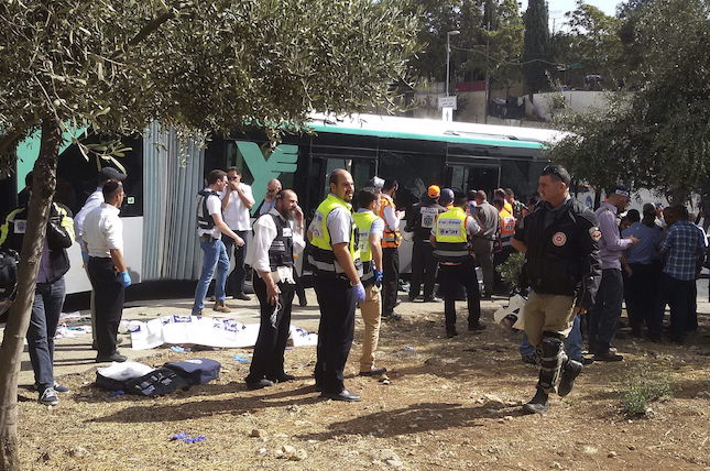Imagen de archivo de un ataque similar, ocurrido en el barrio-asentamiento judío de Armón Hanatziv, en Jerusalén Este, en octubre de 2015.