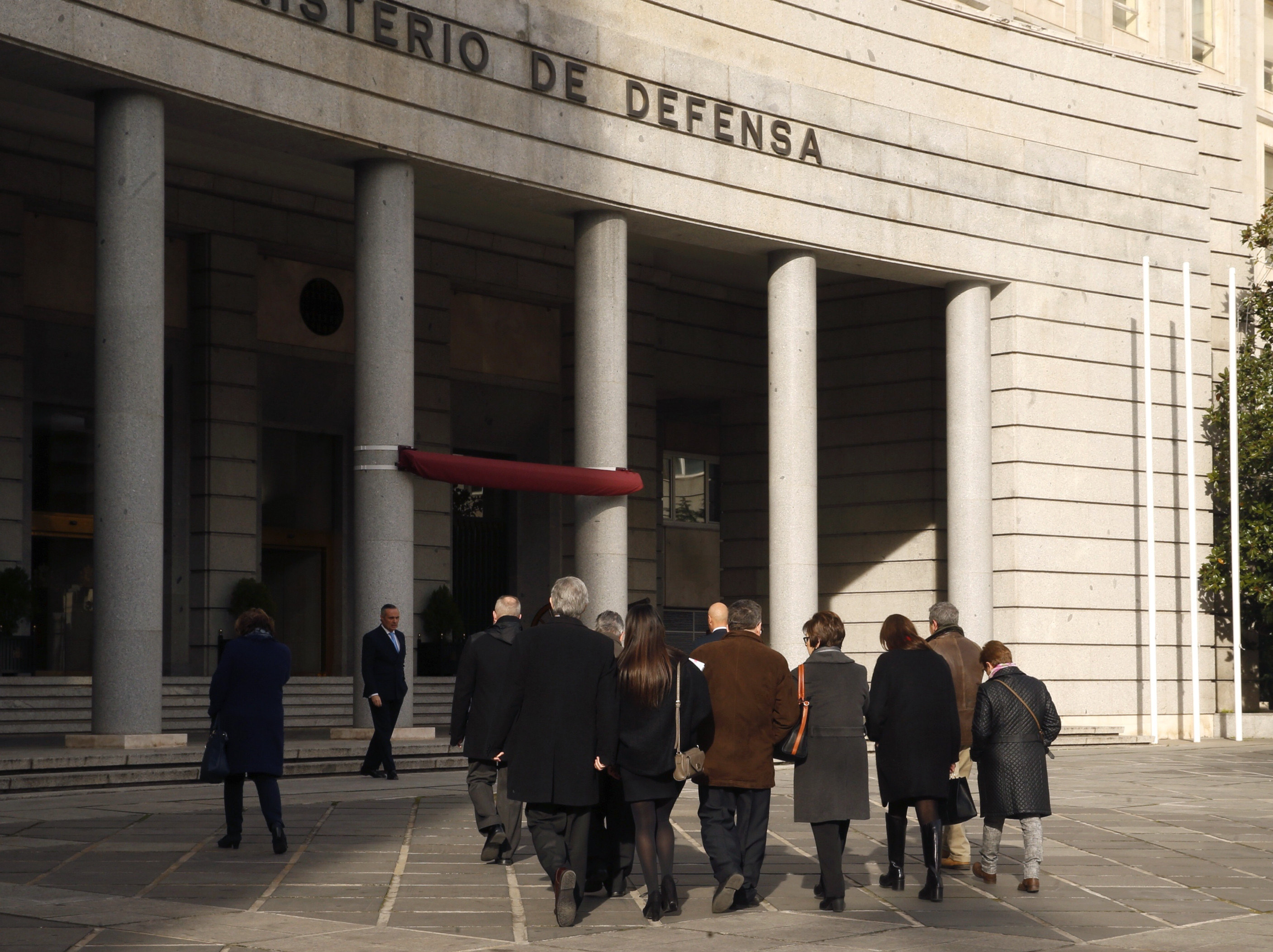 La ministra Dolores de Cospedal nos tiene a todos atónitos por el volantazo que ha dado a una historia de dramas, desprecios y disparates que es todo lo ocurrido, en tiempos del gobierno de Aznar, con un avión marca Yak estrellado en Turquía. Por fin se e