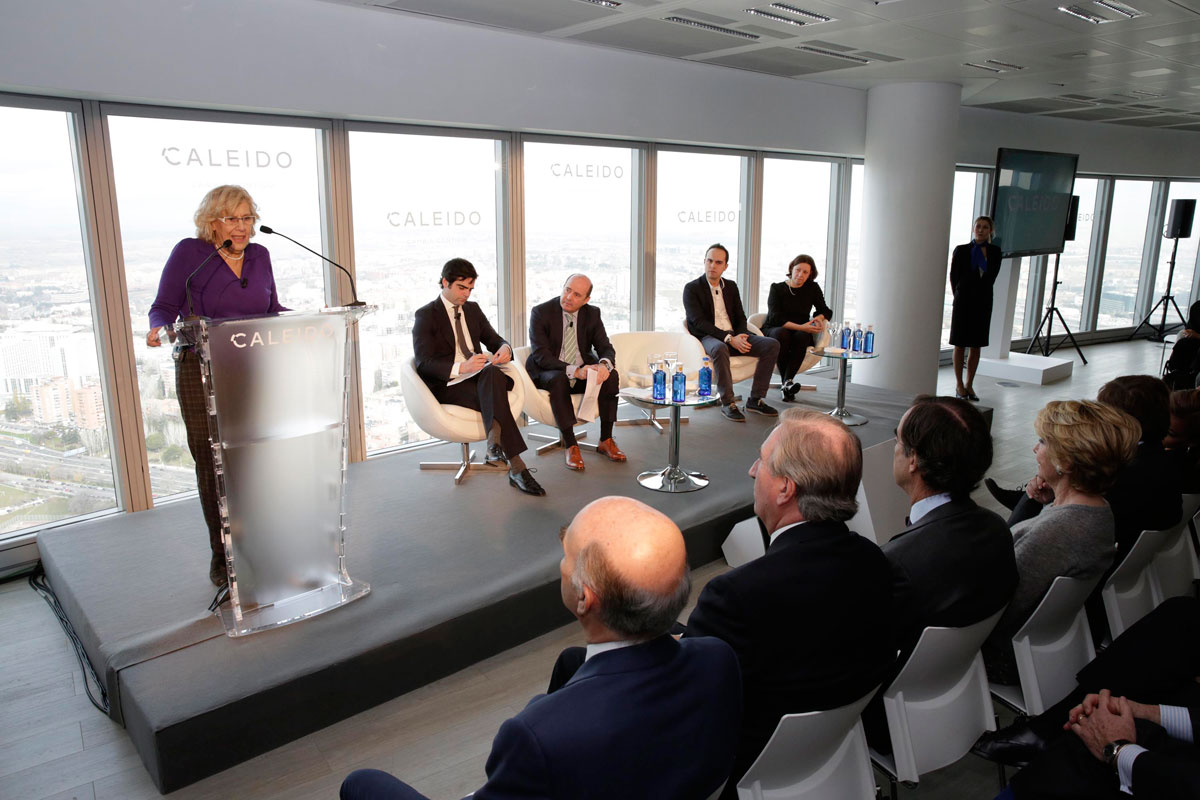 La alcaldesa de Madrid, Manuela Carmena, durante el acto de presentación del proyecto 'Caleido' para la construcción de una quinta torre en la Castellana