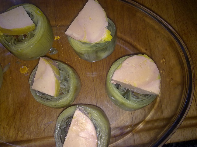 Corazón de alcachofas con foie y lomo de ternera al horno con patatas doradas