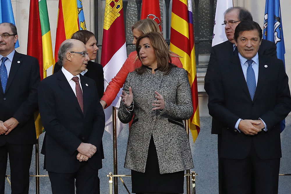 La presidenta de Andalucía, Susana Díaz, junto al ministro de Economía, Cristobal Montoro