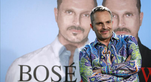 El cantante Miguel Bosé, tío de la fallecida Bimba, contra el que ha arremetido Antonio Burgos