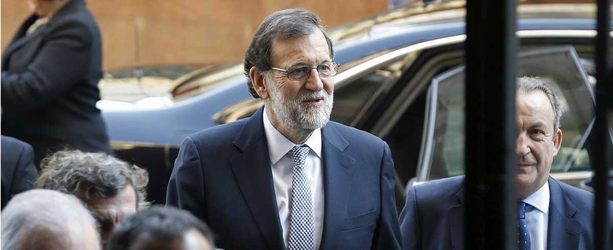 El presidente del Gobierno, Mariano Rajoy, a su llegada al Foro ABC celebrado este mediodía en el Casino de Madrid. 