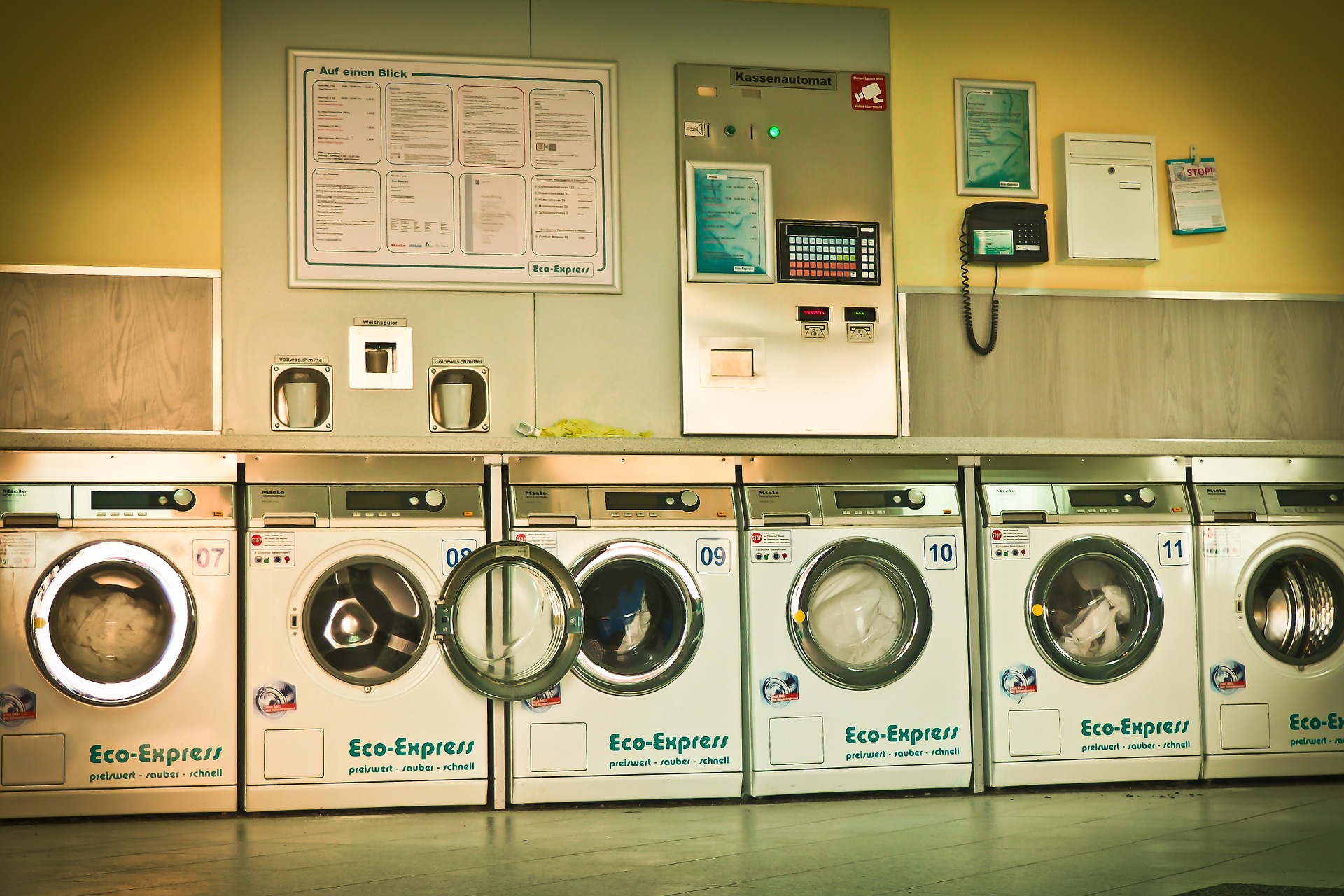 Imagen de una de las cientos de lavanderías que proliferan en las ciudades.