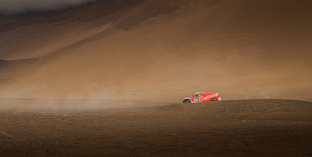 El coche eléctrico de Acciona, primero en completar el Dakar