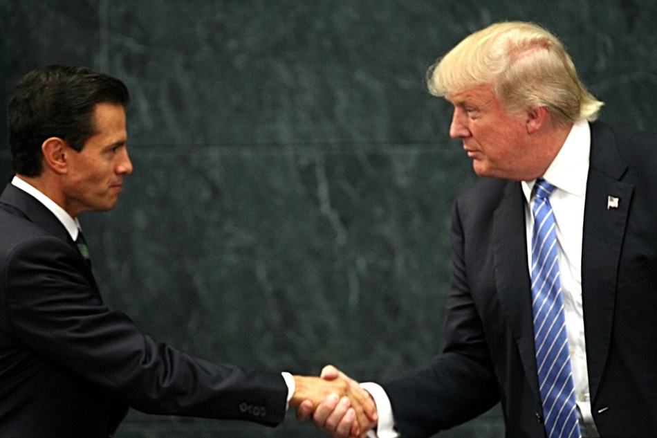 Los presidentes de EEUU, Donald Trump, y México, Peña Nieto, han hablado por teléfono tras anular el segundo su encuentro.