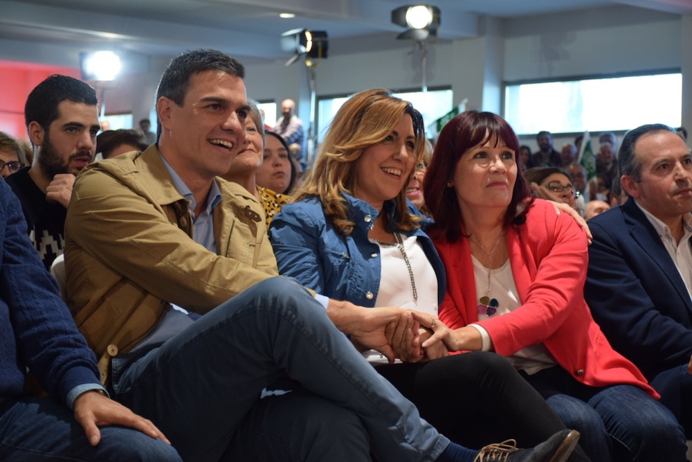 Pedro Sánchez, Susana Díaz y Micaela Navarro, en un mitin del PSOE.