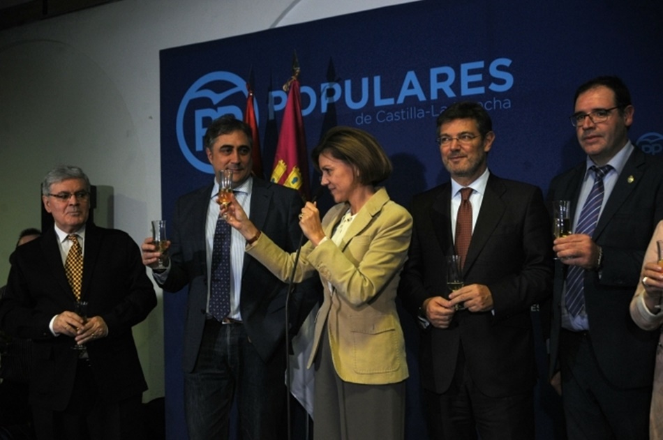 María Dolores Cospedal con miembros del PP de Cuenca. 