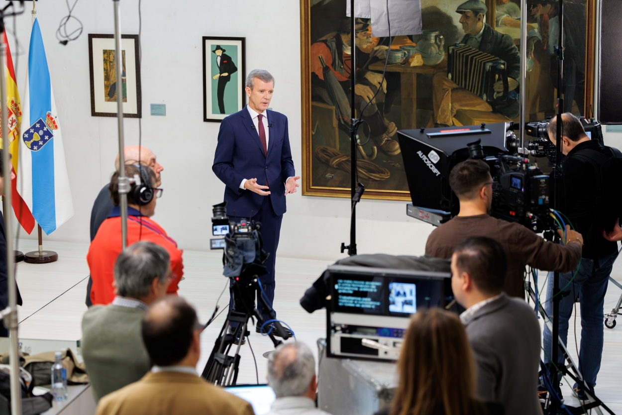 Momento de la grabación del mensaje de Fin de Año del presidente de la Xunta, Alfonso Rueda (Foto: Xunta de Galicia).
