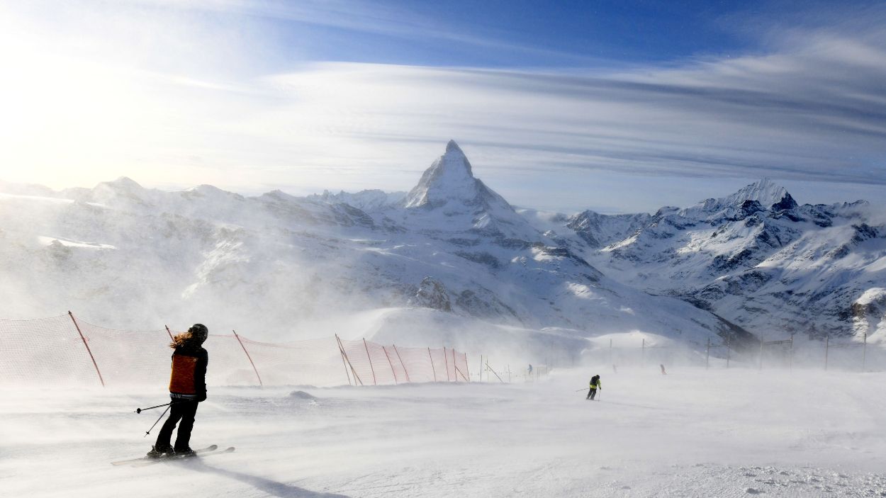 Al menos diez muertos tras una explosión en el bar de una estación de esquí de Suiza en plena celebración de Año Nuevo. EPArchivo.