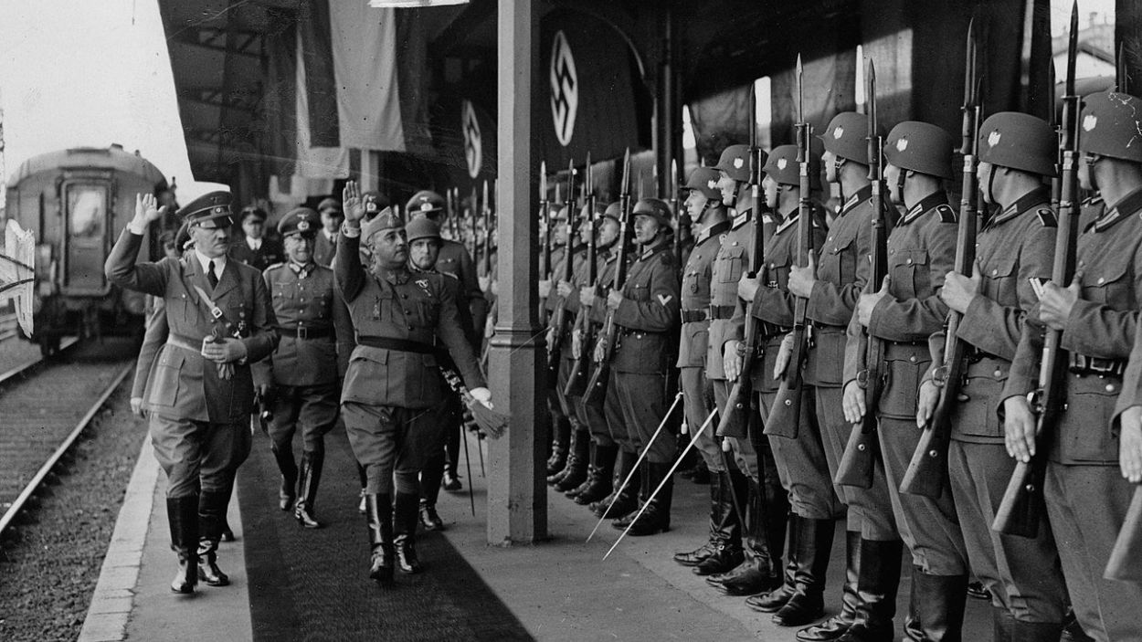 Vestir igual, pensar igual, callar igual