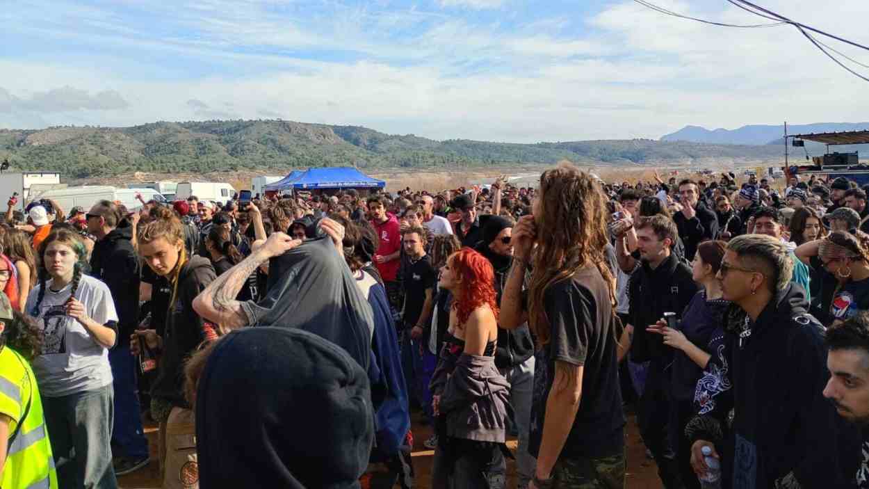 Miles de raveros llegados de toda Europa celebran el Año Nuevo en las inmediaciones del pantano del Cenajo. EP.