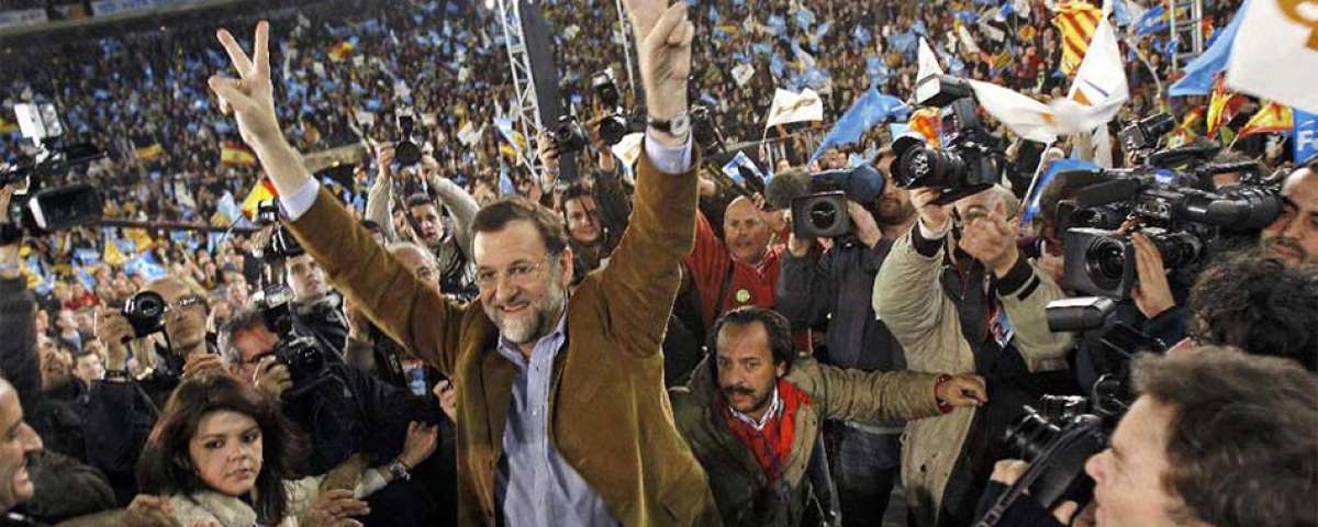 Rajoy con 'el Bigotes' cubriéndole las espaldas en la campaña de 2008 que los empresarios reconocen estuvo contaminada. ELPLURAL.COM