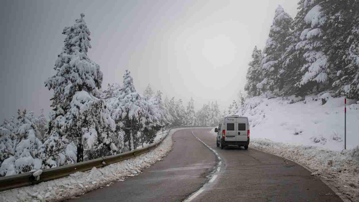 Puerto de montaña La Collada de Toses durante el temporal de nieve en Girona