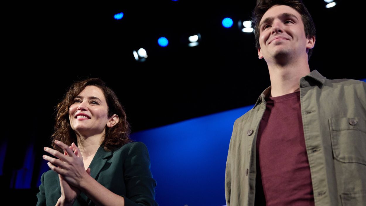 Isabel Díaz Ayso e Ignacio Dancausa durante el acto de clausura del XIII Congreso Autonómico Extraordinario de Nuevas Generaciones del PP. EP.