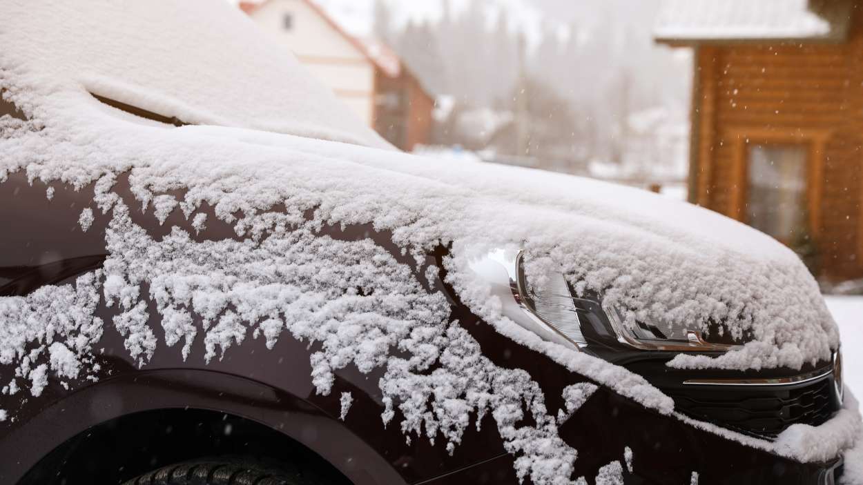 Cuidado: este botón que usas para quitar el hielo podría romper tu parabrisas