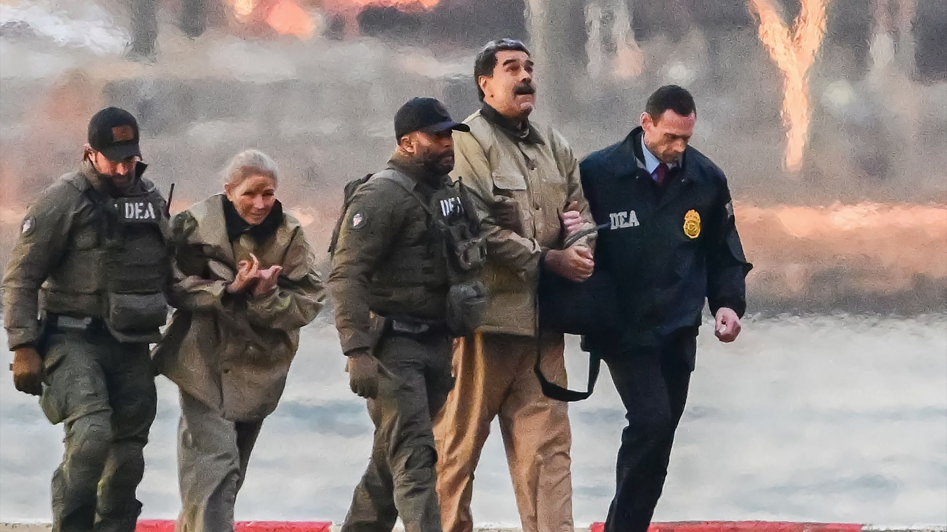 Nicolás Maduro escoltado por agentes de la DEA. Europa Press